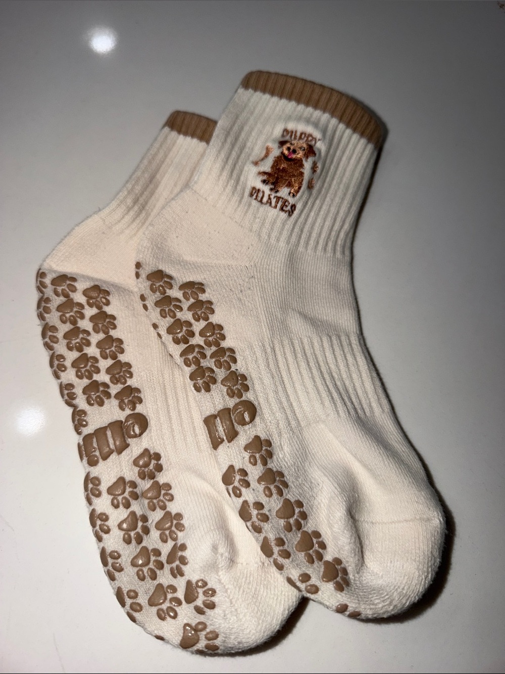 Elliosa Pilate Socks with Puppy Pilates Embroidery Cream and Tan | OS